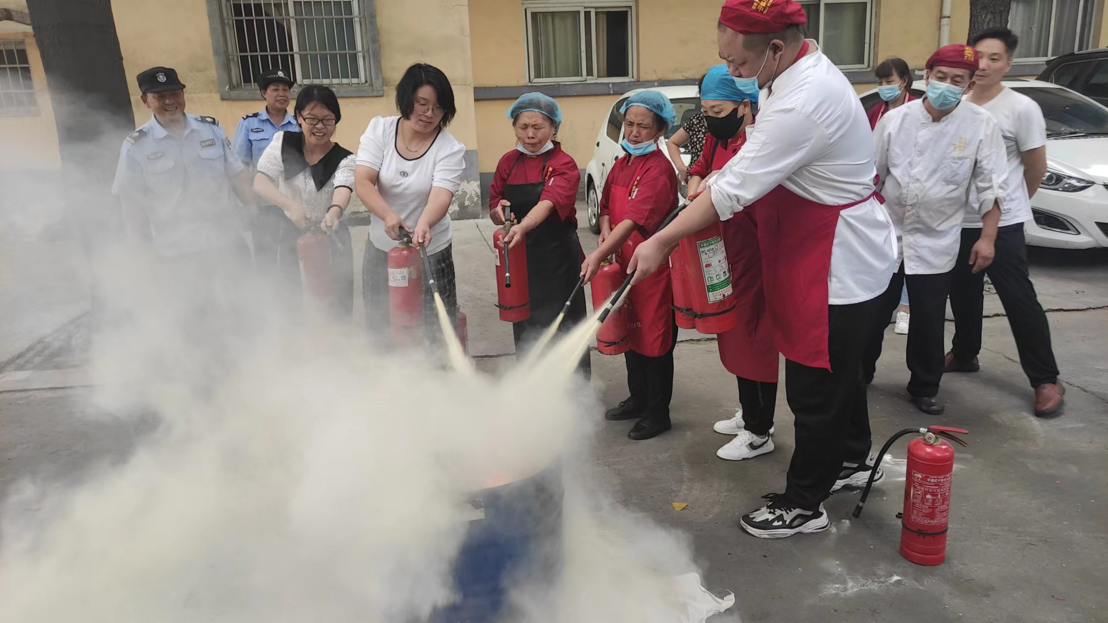 1660268736163517.jpg 組織餐廳開展消防培訓(xùn)2022.8.10-1.jpg